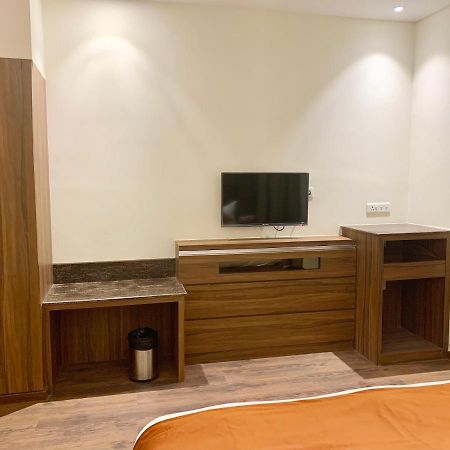 Hotel Amber Rudrapur Экстерьер фото