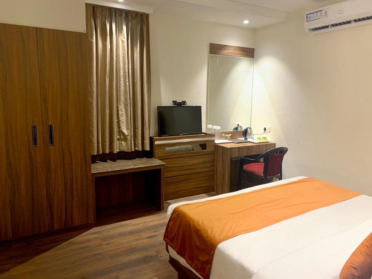 Hotel Amber Rudrapur Экстерьер фото